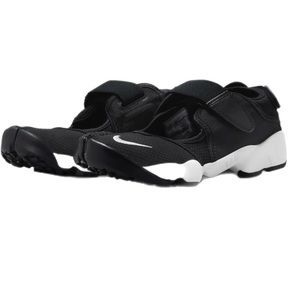 Women’s Nike air rift size 10